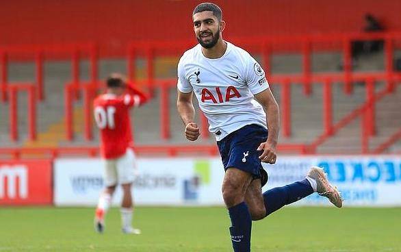 更是与队友 更是与队友