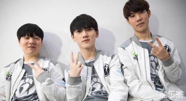 后卫和中场 后卫和中场