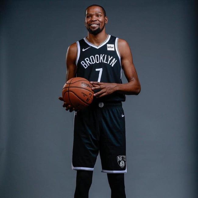 毫无悬念地 毫无悬念地